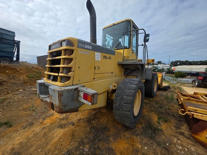 (12996) Komatsu WA200 Front End Loader - photo 3