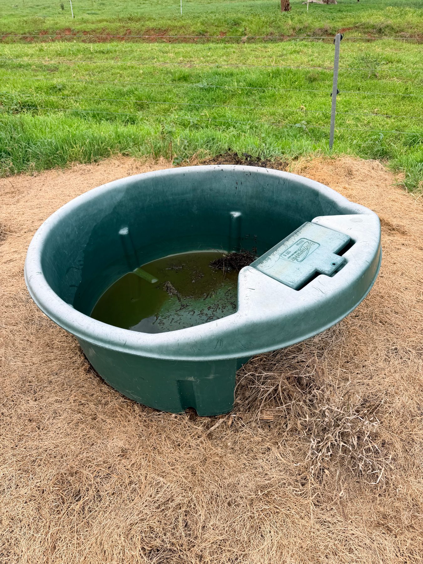 (13073) 600L Polymaster water trough