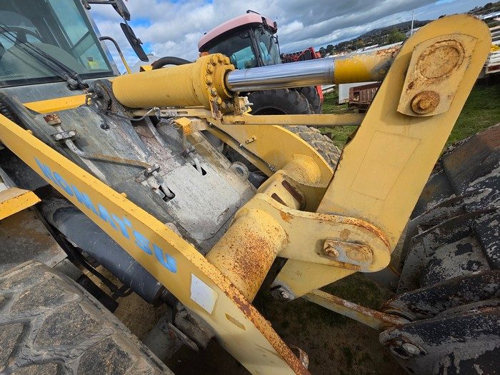 (12997) Komatsu WA250-5H Front End Loader - photo 6