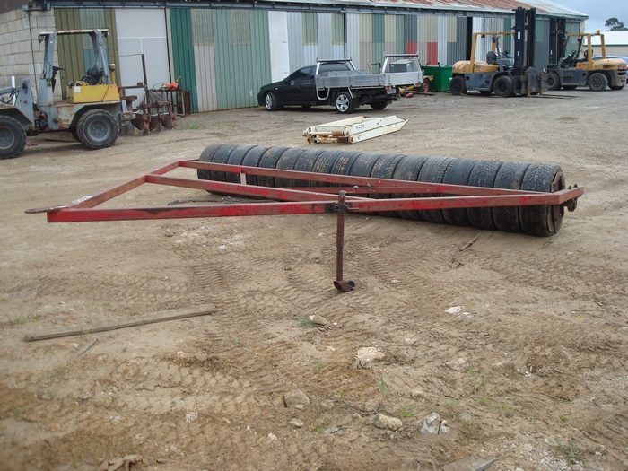 (12989) Rubber Tyre Roller - 4.4m wide - photo 2