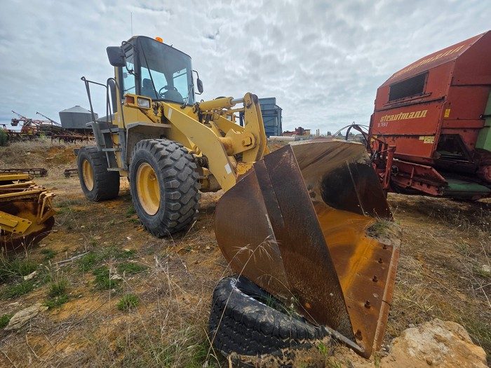 (12996) Komatsu WA200 Front End Loader