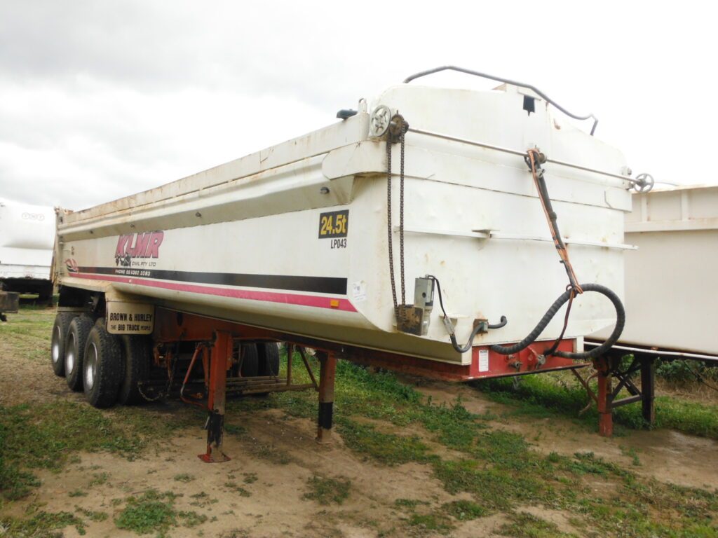 (13001) 29ft Tri-axle Tipper