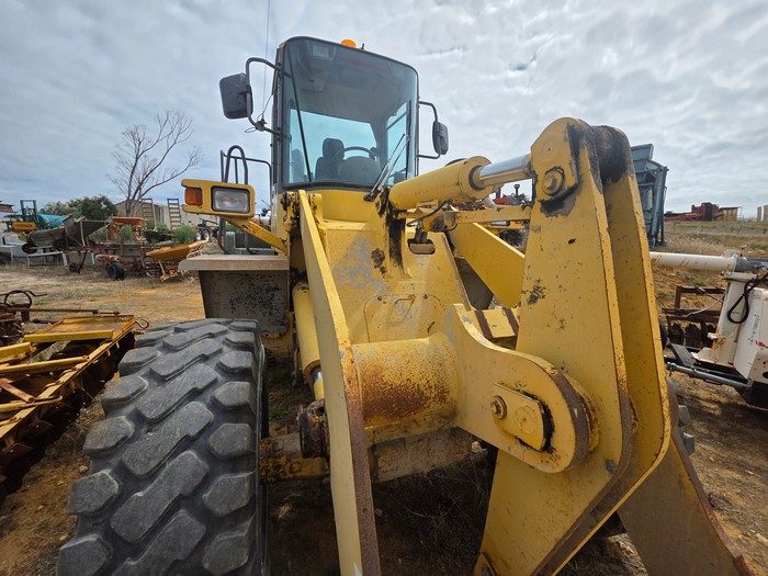 (12996) Komatsu WA200 Front End Loader - photo 4