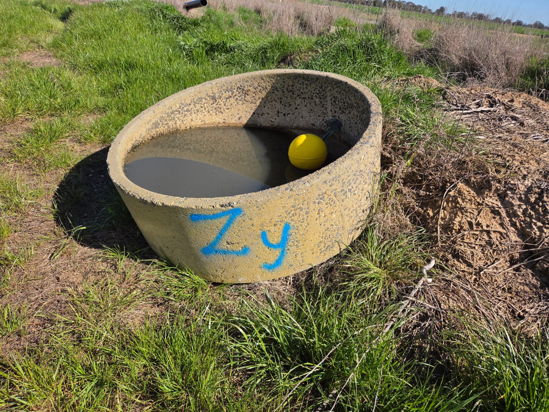 (13359) 4ft Stock Trough with Ball Valve (Zy)