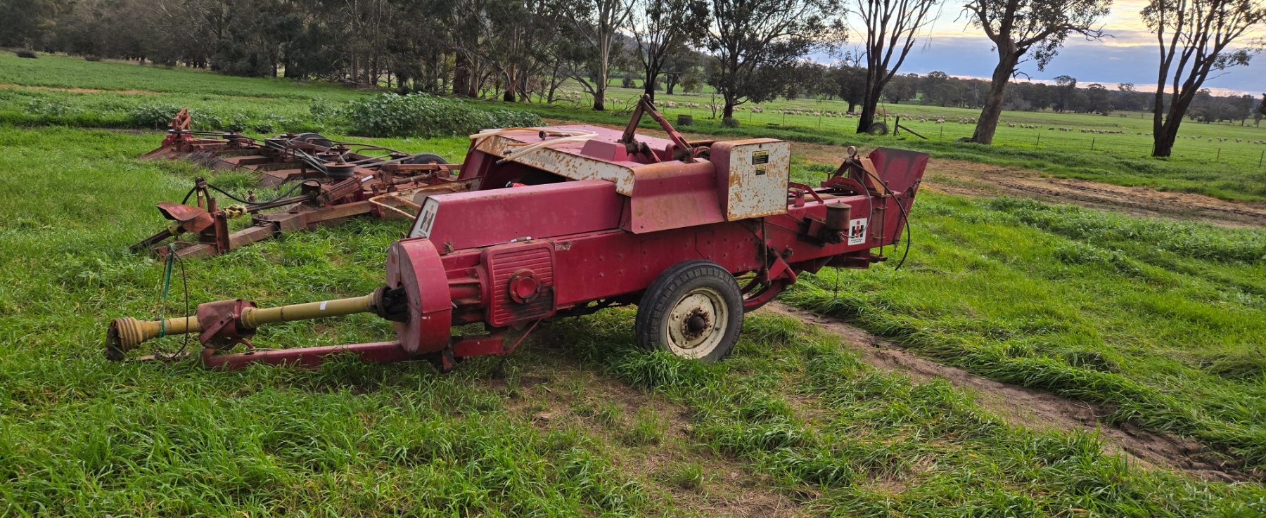 (12959) International 440T Small Square Baler - photo 3