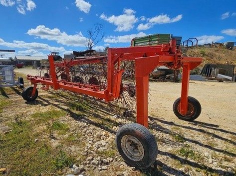 (12983) V-12 Hay Rake
