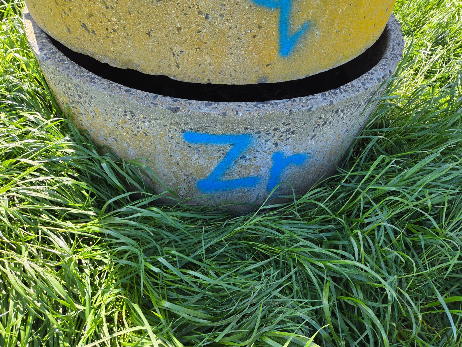 (13358) 4ft Stock Trough with Ball Valve (Zr)