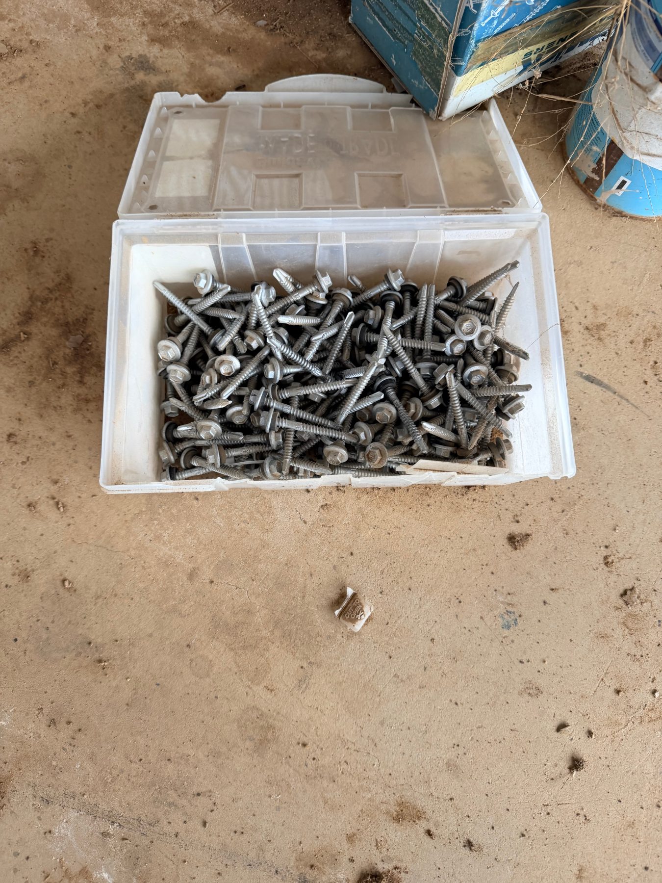 (13183) Tub full of assorted nuts, bolts, screws, rivets etc. - photo 6