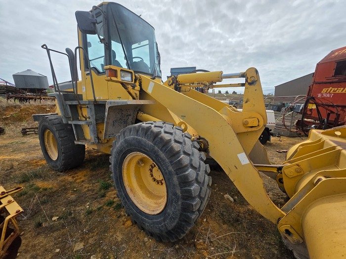 (12996) Komatsu WA200 Front End Loader - photo 2