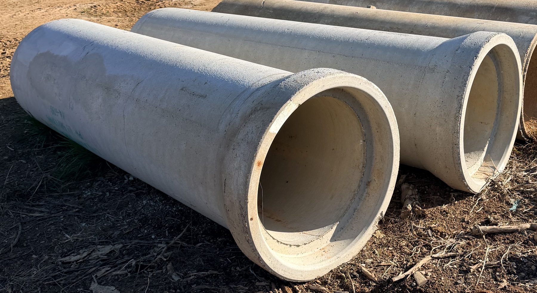 (13095) Pair of as new Civil Mart DN600 concrete pipes 600mm x 2400mm - photo 2