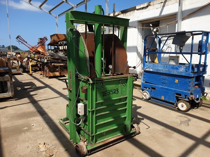 (12992) TPW Hydraulic Self Pinning Wool Press