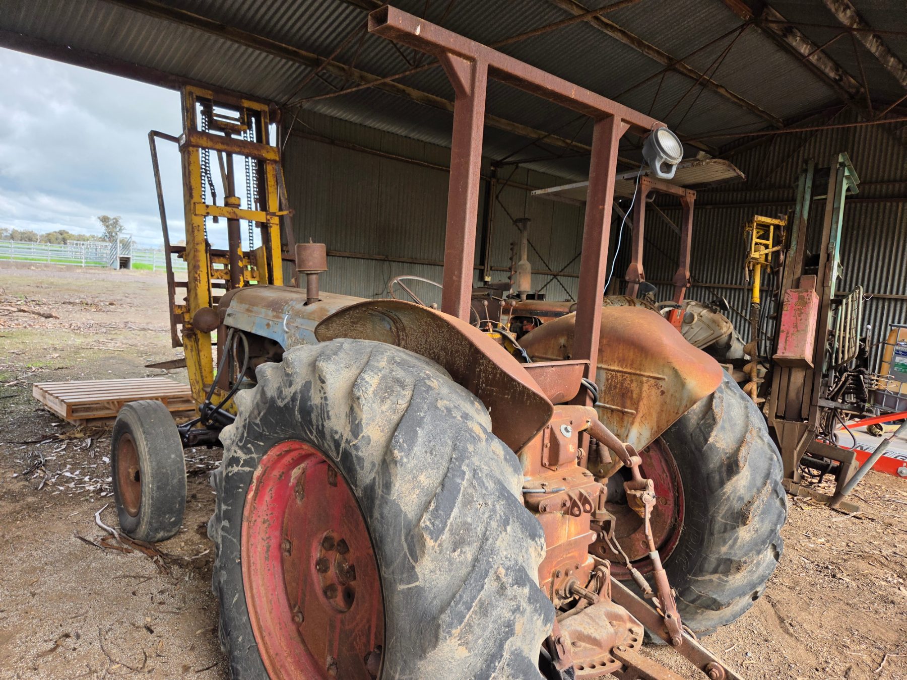(13037) Fordson Major with Forklift - photo 5