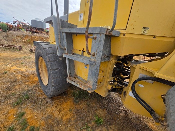 (12996) Komatsu WA200 Front End Loader - photo 7