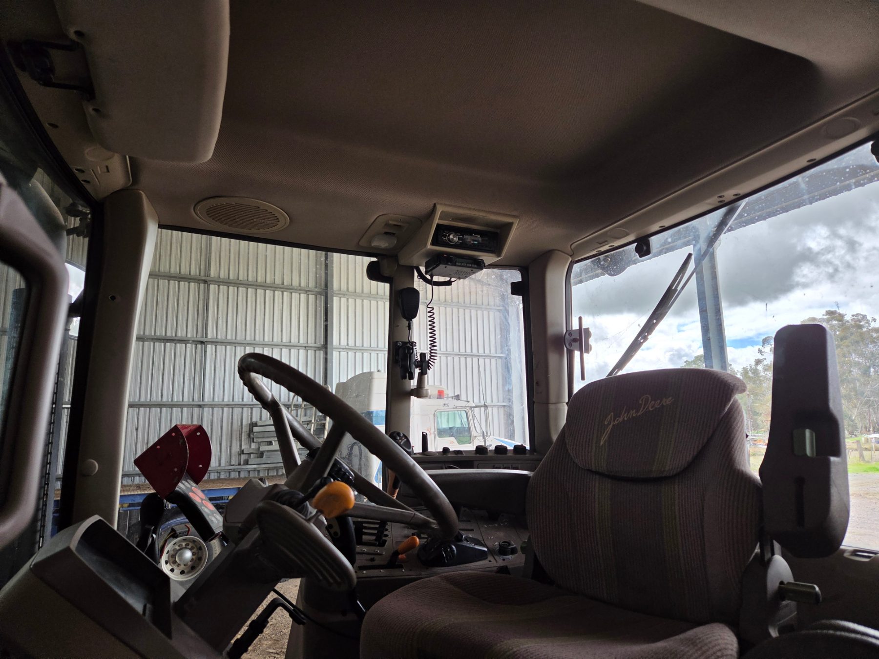 (13008) 2011 John Deere 6630 FWA Tractor - photo 7