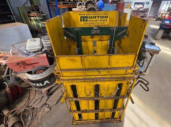 (12993) Morton Baker Hydraulic Wool Press - photo 2