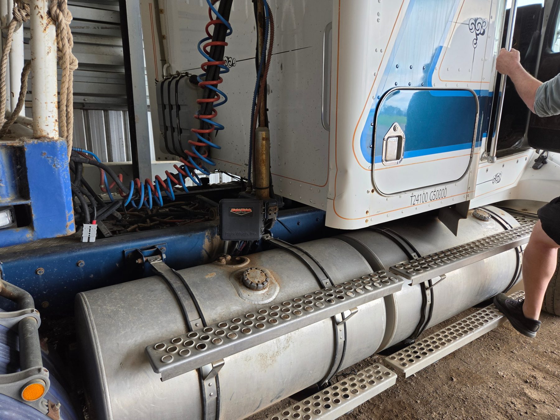 (13009) 2005 Kenworth T404 Prime Mover - photo 4