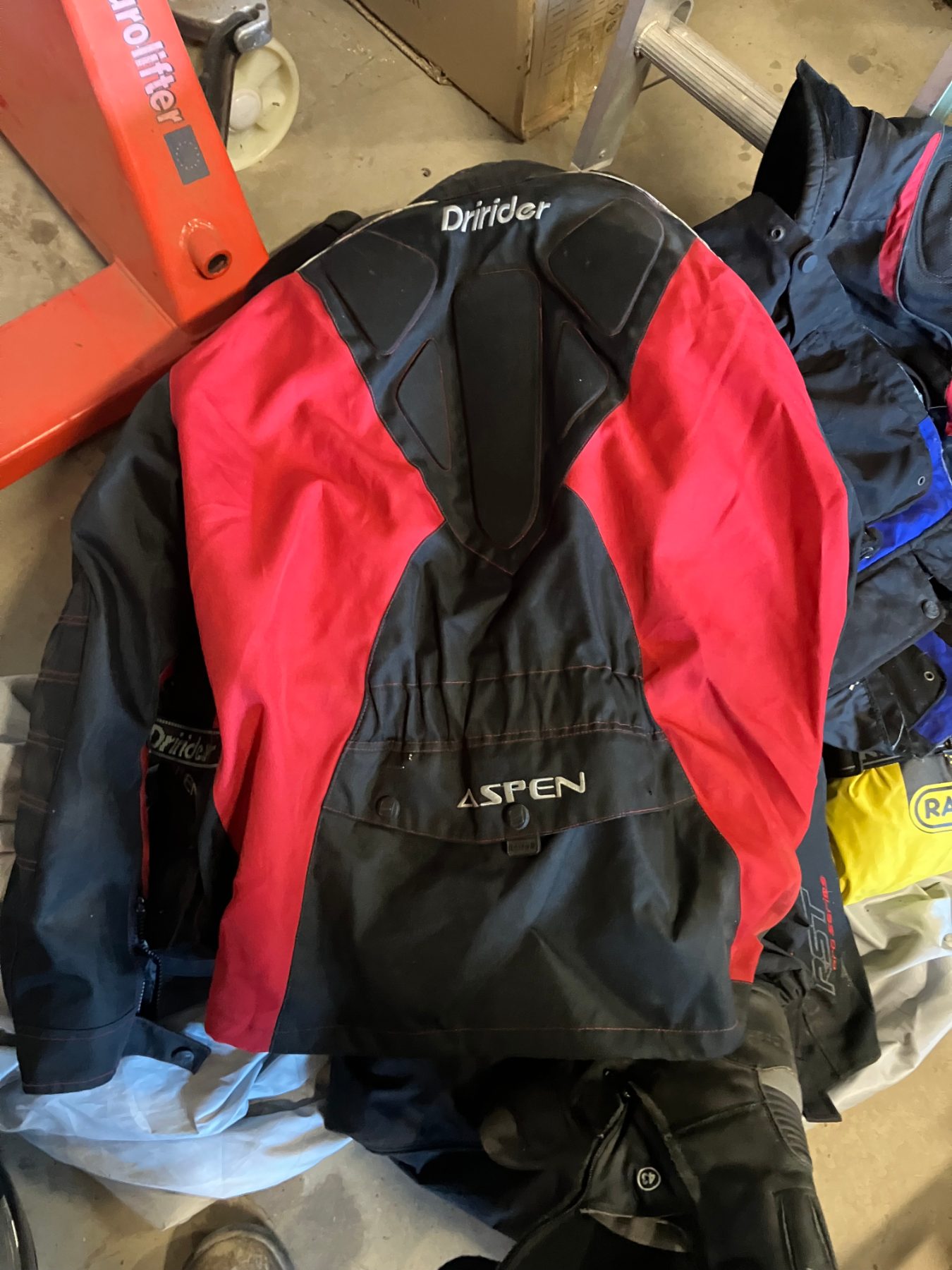 (12821) Assorted motorcycle jackets and accessories - photo 3