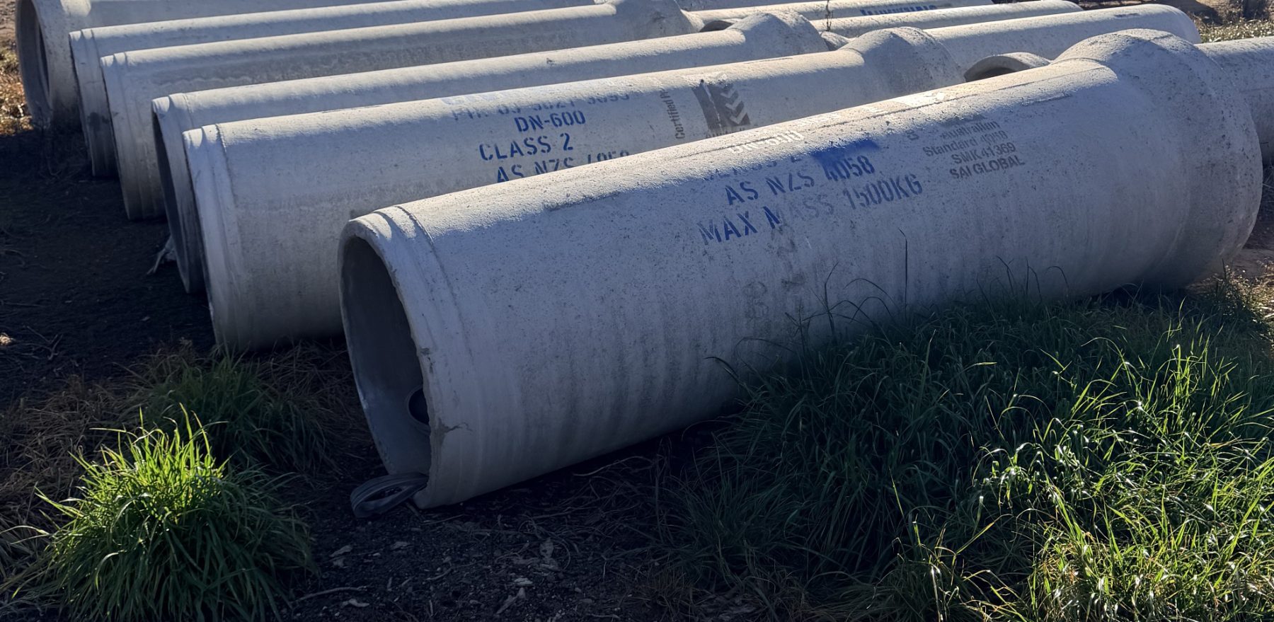 (13095) Pair of as new Civil Mart DN600 concrete pipes 600mm x 2400mm - photo 4